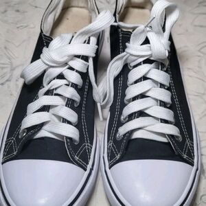 Pierre Dumas Black Canvas Sneakers Women’s 9M Lace Up Casual